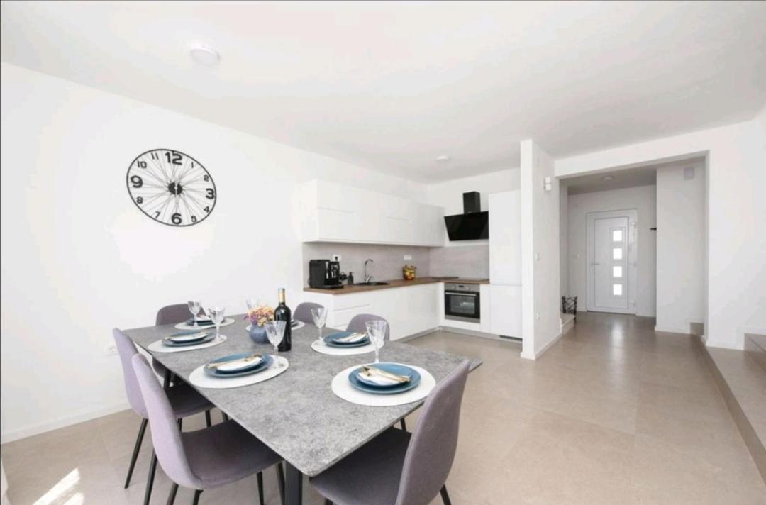 Casa Bianca Apartment ปริฟลากา ภายนอก รูปภาพ