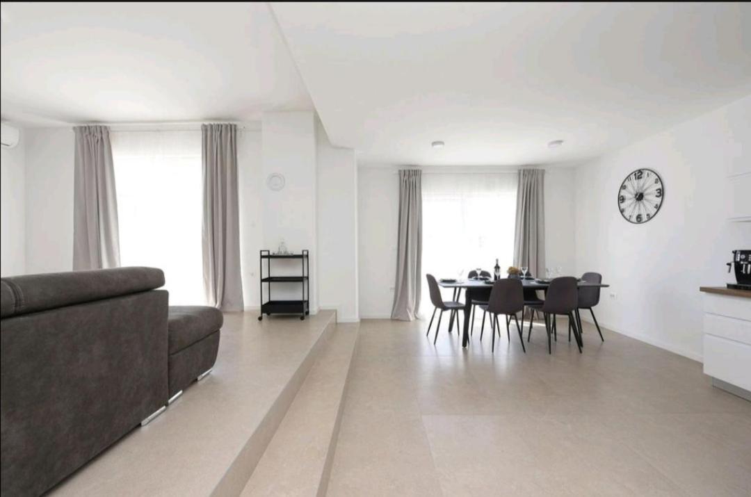 Casa Bianca Apartment ปริฟลากา ภายนอก รูปภาพ