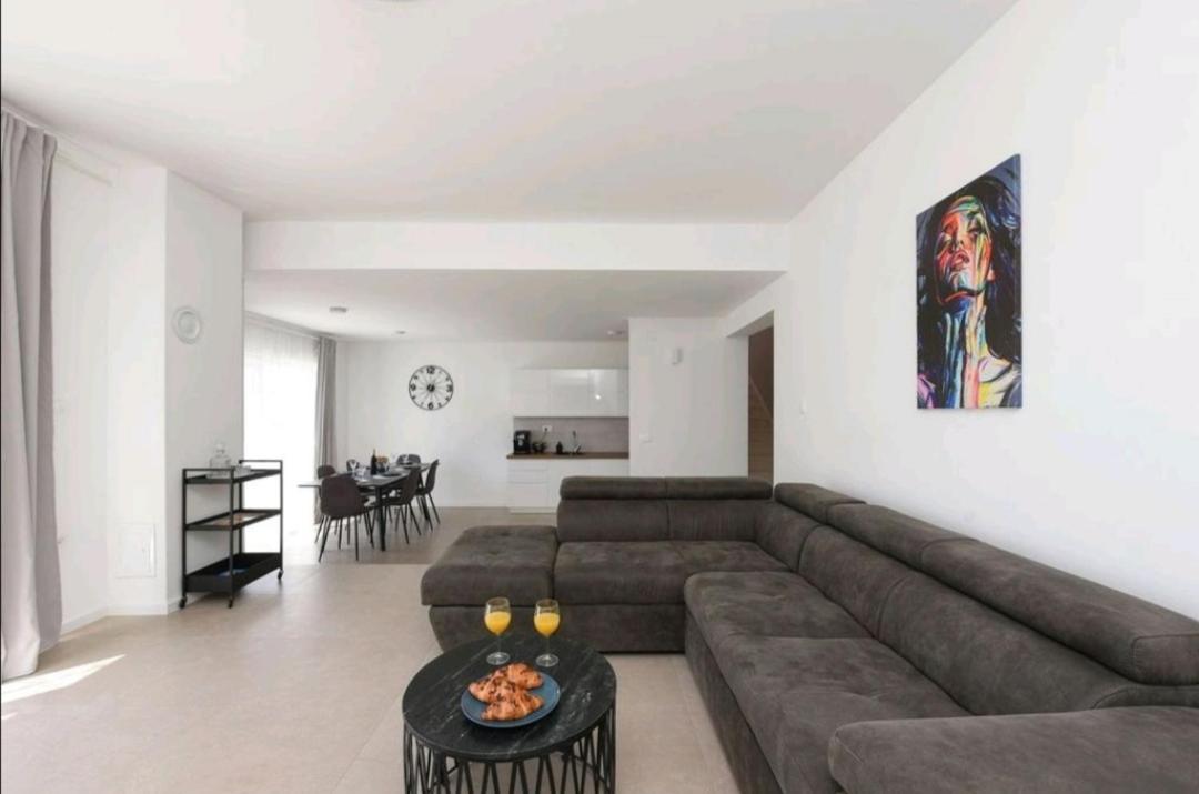 Casa Bianca Apartment ปริฟลากา ภายนอก รูปภาพ