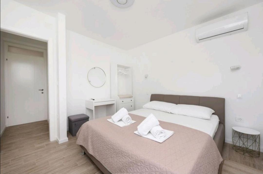 Casa Bianca Apartment ปริฟลากา ภายนอก รูปภาพ
